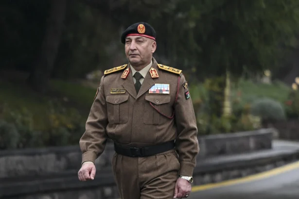 وسائل إعلام تركية: طاقم طائرة رئيس الأركان الليبي يحمل الجنسية الفرنسية