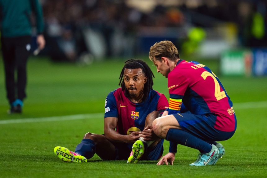 بعد كريستينسن.. إصابة كوندي تُشعل الإنذار الأحمر في برشلونة