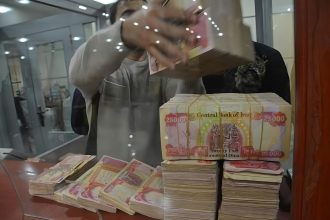 الحكومة تؤكد: الإيرادات الحالية تغطي الرواتب والمتطلبات الأساسية للدولة