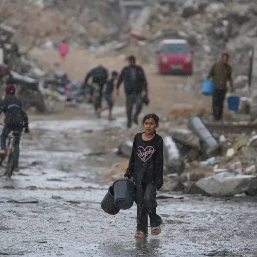 أمطار وموجة برد شديدة.. شيخ الأزهر يوجه نداءً عالمياً لإنقاذ سكان غزة