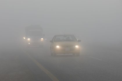 كانوا بطريقهم لأداء العمرة.. مصرع وإصابة 7 من عائلة واحدة بحادث سير سببه الضباب بالأنبار