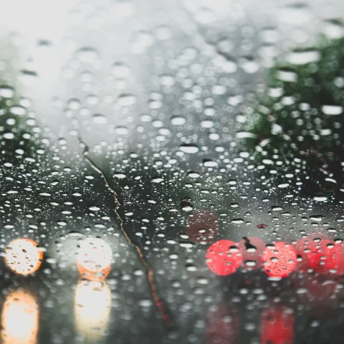 الأنواء: توقعات بهطول أمطار غزيرة الأحد وتحذيرات من حدوث سيول ورياح