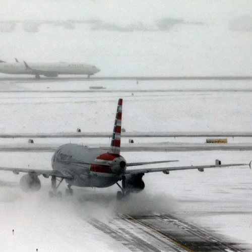 عاصفة ثلجية في أميركا تُلغي ألف رحلة طيران في عطلة عيد الميلاد
