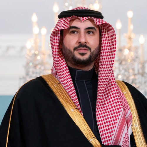 وزير الدفاع السعودي يوجّه رسالة إلى اليمنيين ويدعو إلى تغليب الحكمة وإنهاء التصعيد