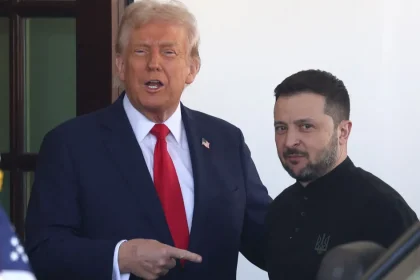 صحيفة: ترامب يحذر زيلينسكي قبل لقائهما