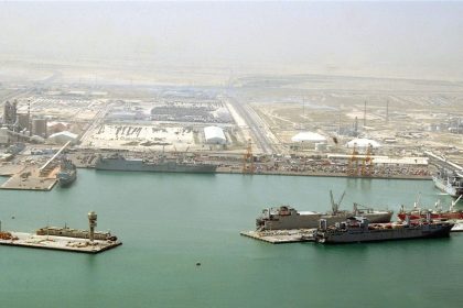 ضبط 30 حاوية تضم مواداً كيمياوية شديدة الخطورة في ميناء أم قصر