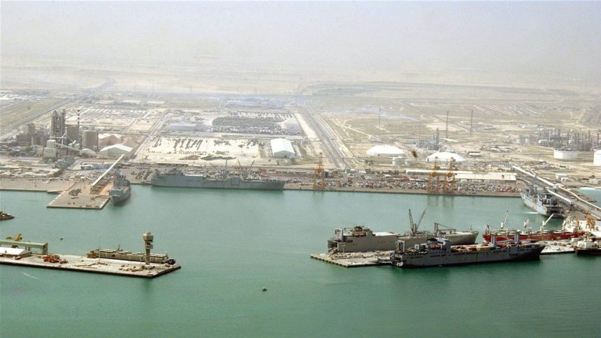 ضبط 30 حاوية تضم مواداً كيمياوية شديدة الخطورة في ميناء أم قصر