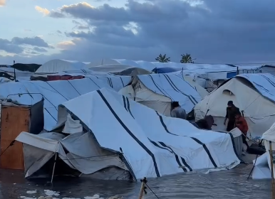 غزة.. خيام بالية وأمطار وعائلات كاملة في العراء