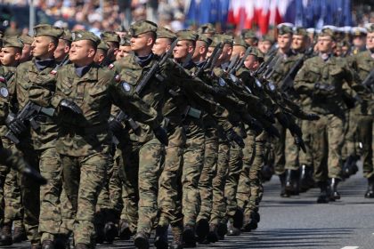 لمواجهة تهديد روسي محتمل.. بريطانيا تطلق برنامجاً لتدريب الشباب على الحياة العسكرية