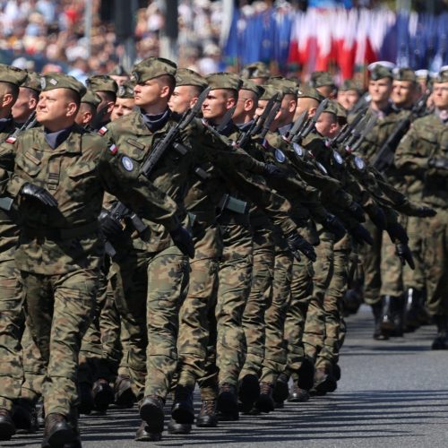 لمواجهة تهديد روسي محتمل.. بريطانيا تطلق برنامجاً لتدريب الشباب على الحياة العسكرية