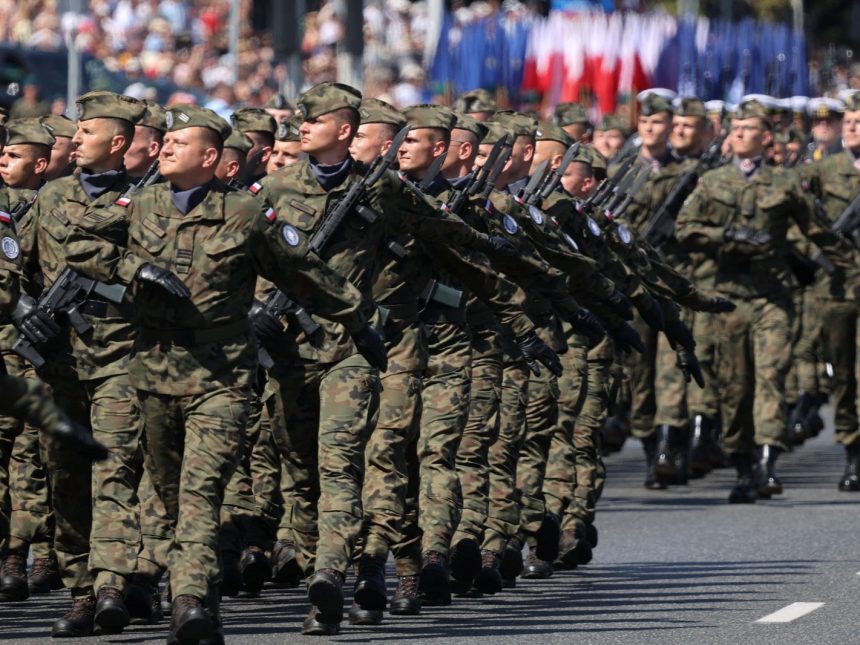 لمواجهة تهديد روسي محتمل.. بريطانيا تطلق برنامجاً لتدريب الشباب على الحياة العسكرية