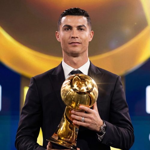 البرتغالي "كرستيانو رونالدو" يفوز بجائزة غلوب سوكر كأفضل لاعب في الشرق الأوسط
