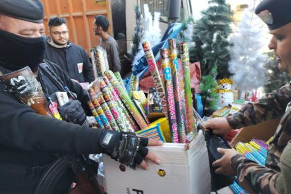 القوات الأمنية تنفذ حملة على مراكز بيع الألعاب النارية في جميلة وتصادر كميات كبيرة منها