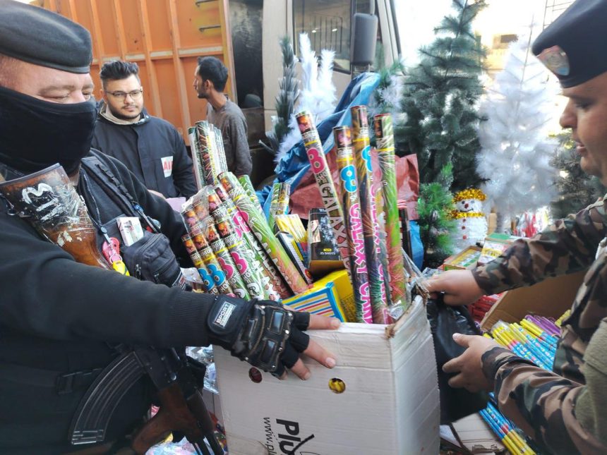 القوات الأمنية تنفذ حملة على مراكز بيع الألعاب النارية في جميلة وتصادر كميات كبيرة منها