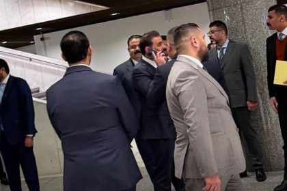 وصول المرشح لرئاسة مجلس النواب هيبت الحلبوسي إلى مبنى المجلس