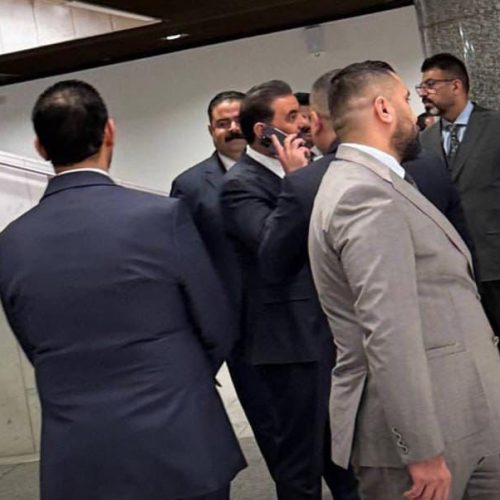 وصول المرشح لرئاسة مجلس النواب هيبت الحلبوسي إلى مبنى المجلس