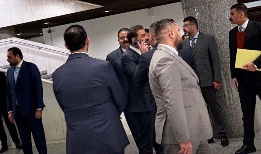 وصول المرشح لرئاسة مجلس النواب هيبت الحلبوسي إلى مبنى المجلس