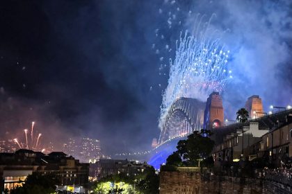 أستراليا أول دولة تدخل عام 2026