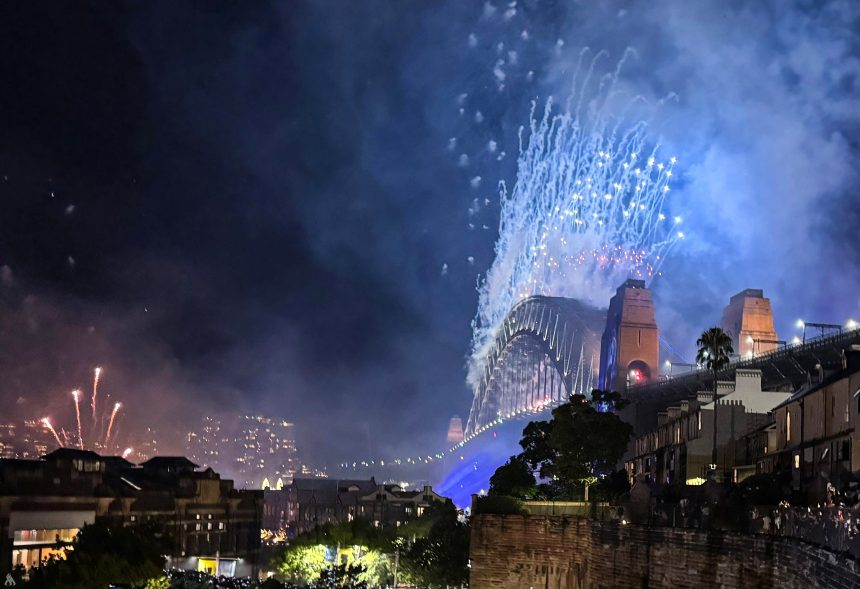 أستراليا أول دولة تدخل عام 2026