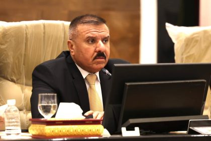 وزير الداخلية يوجه بالابتعاد عن عسكرة الشارع