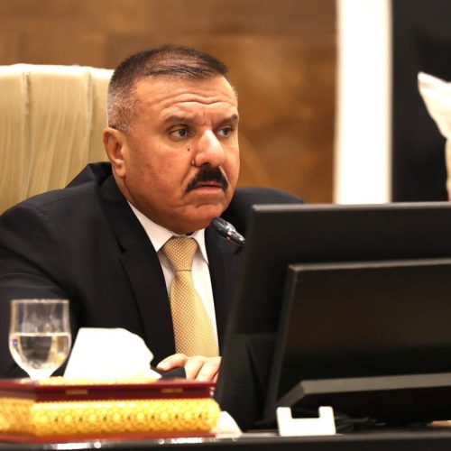 وزير الداخلية يوجه بالابتعاد عن عسكرة الشارع