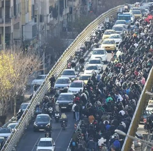 طهران تبدي استعداداً لمحاورة المتظاهرين: نحذر من "زعزعة الاستقرار"