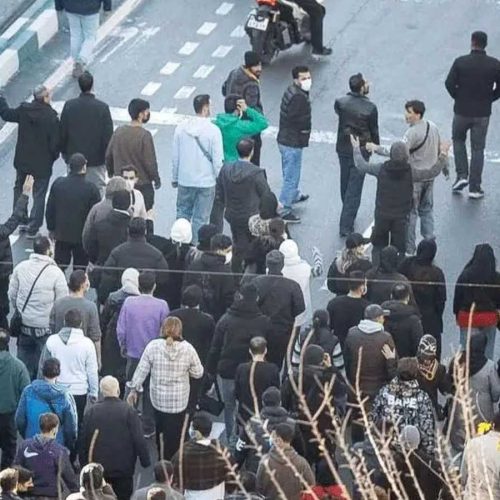 مقتل متظاهر خلال اشتباكات مع الأمن في إيران