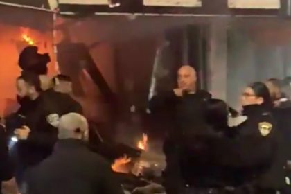 إصابة 15 شخصا بانفجار في متجر للخمور في مدينة الناصرة بإسرائيل