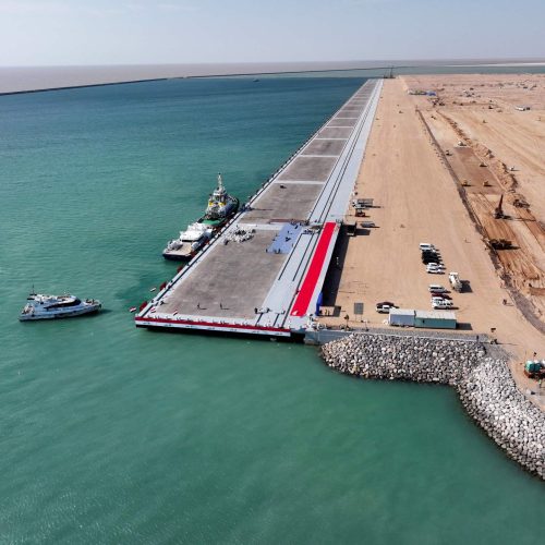 الكهرباء تحدد الأول من حزيران المقبل موعداً نهائياً لإنجاز المنصة العائمة في خور الزبير