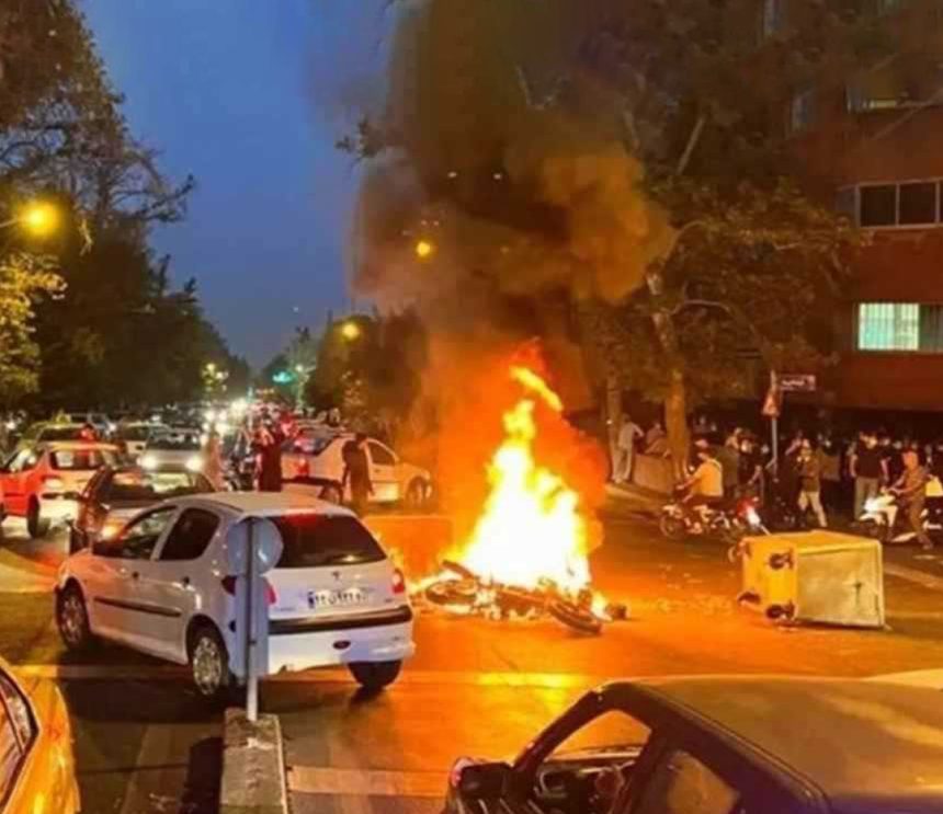 اعلام إيراني: مقتل شخصين إثر احتجاجات وأعمال شغب بمدينة لردغان جنوب غربي البلاد