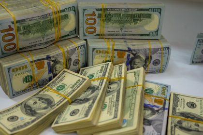 العراق في المرتبة الثالثة عربياً باحتياطي العملات الأجنبية بـ(112) مليار دولار