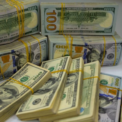 العراق في المرتبة الثالثة عربياً باحتياطي العملات الأجنبية بـ(112) مليار دولار