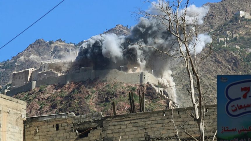 التحالف العربي يشن ضربات جوية على معسكر الخشعة في حضرموت