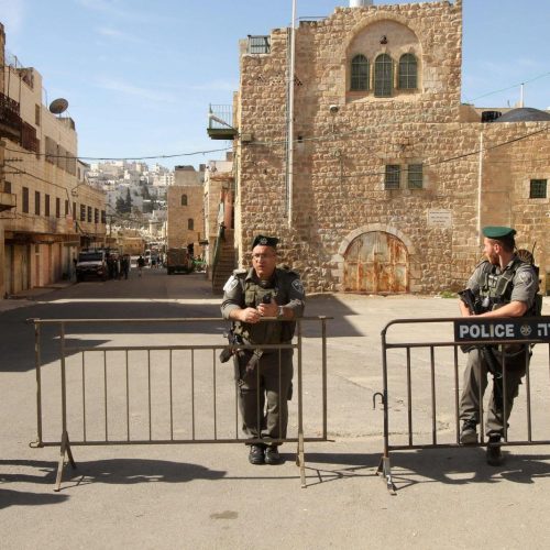 الأردن يعتبر قرار إسرائيل بشأن سحب صلاحيات التخطيط في الحرم الإبراهيمي "انتهاكا" للقانون الدولي