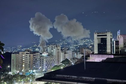 دوي انفجارات وتصاعد أعمدة الدخان وسط العاصمة الفنزويلية كاراكاس