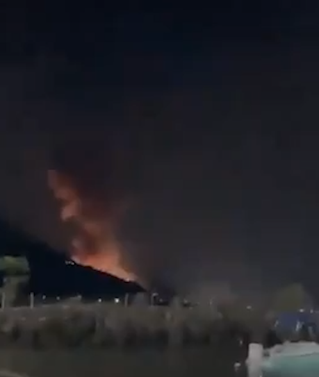 وسائل إعلام فنزويلية: انفجارات في ميناء لا غويرا بولاية فارغاس أكبر ميناء بحري فنزويلي