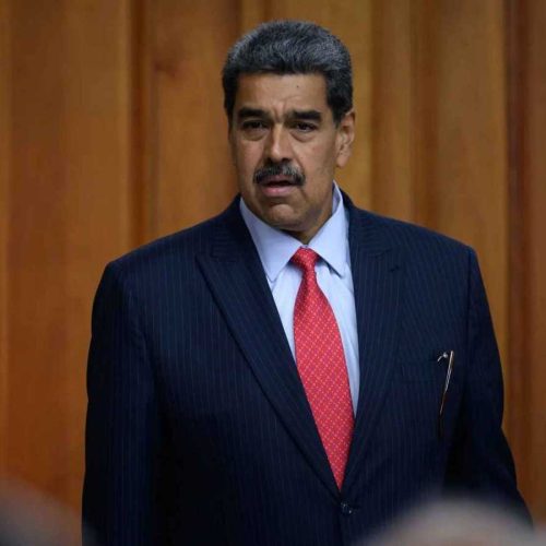 من سائق حافلة إلى رئاسة فنزويلا.. محطات بارزة في حياة نيكولاس مادورو