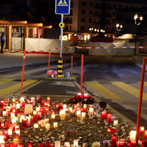 الشرطة السويسرية تفتح تحقيقًا مع مديري الحانة التي شهدت حريقا أودى بحياة 40 شخصًا