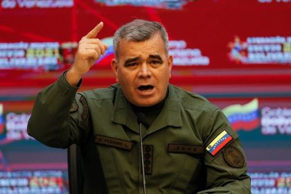 وزير الدفاع الفنزويلي: استنفار القوات المسلحة في أنحاء البلاد لضمان السيادة