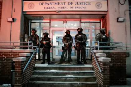 السلطات الأمريكية تنقل مادورو من مقر احتجازه إلى المحكمة في نيويورك