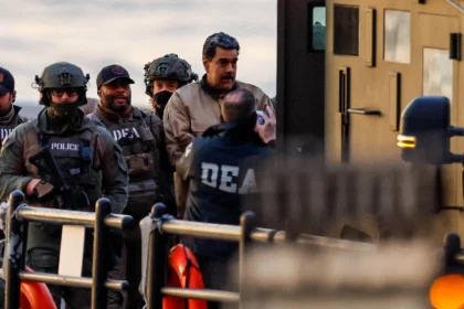 مادورو أمام محكمة أميركية: أنا رئيس فنزويلا وتم اختطافي من منزلي