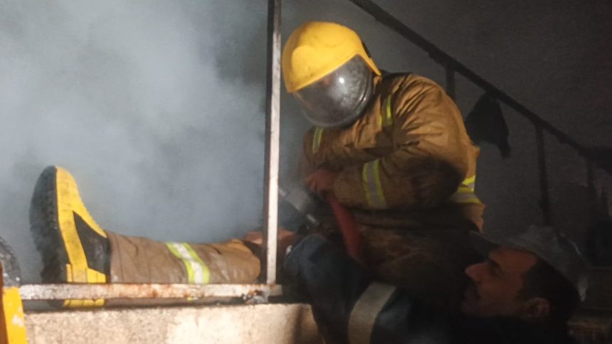 اخماد حريق التهم مخزنًا للالعاب النارية في مدينة الكاظمية شمالي بغداد