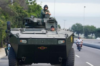 جنود فنزويليون منشقون يسعون لتأسيس "قيادة عسكرية عليا"