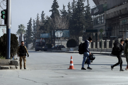 الجيش السوري: فرض حظر للتجوال في أحياء الشيخ مقصود والأشرفية وبني زيد بمدينة حلب