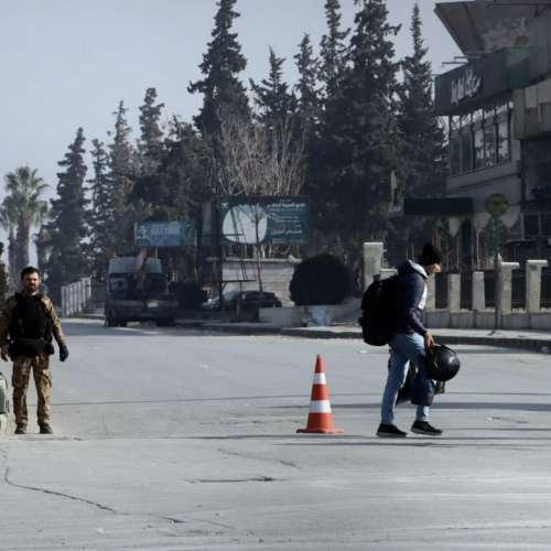 الجيش السوري: فرض حظر للتجوال في أحياء الشيخ مقصود والأشرفية وبني زيد بمدينة حلب