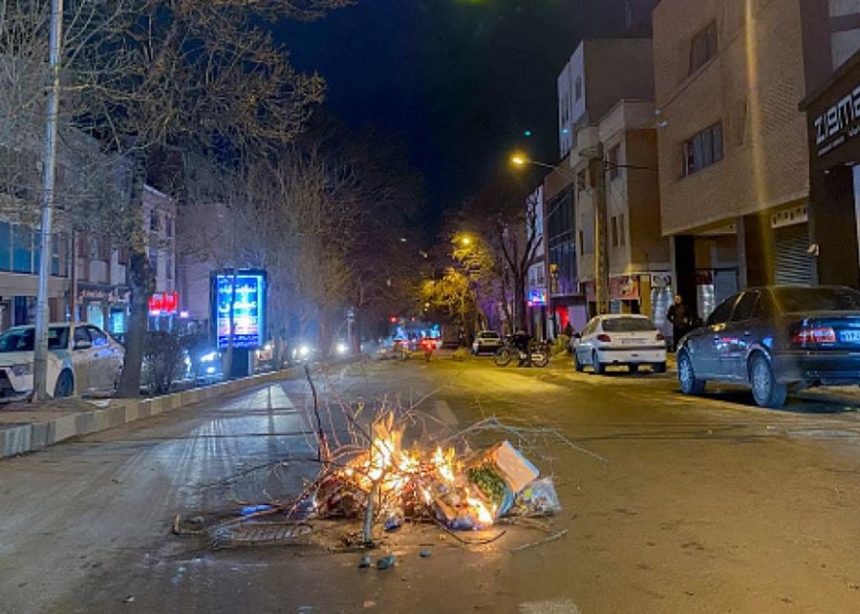 تلفزيون إيران عن الاحتجاجات: عملاء لأميركا وإسرائيل أشعلوا الحرائق