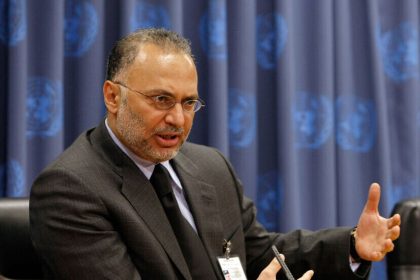 قرقاش يشيد بثبات الإمارات أمام تصعيد اليمن: حكمة قيادية رغم الأزمات