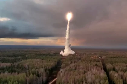 "تصعيد واضح".. الاتحاد الأوروبي يدين إطلاق روسيا صاروخا على أوكرانيا