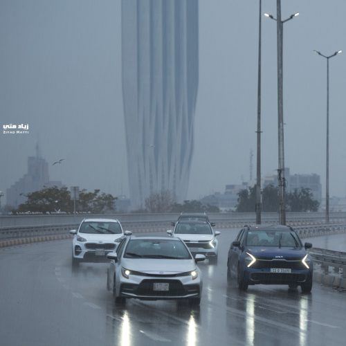 تزامناً مع موجة الأمطار.. المرور للسائقين: خففوا السرعة وتجنبوا التجاوزات الخاطئة