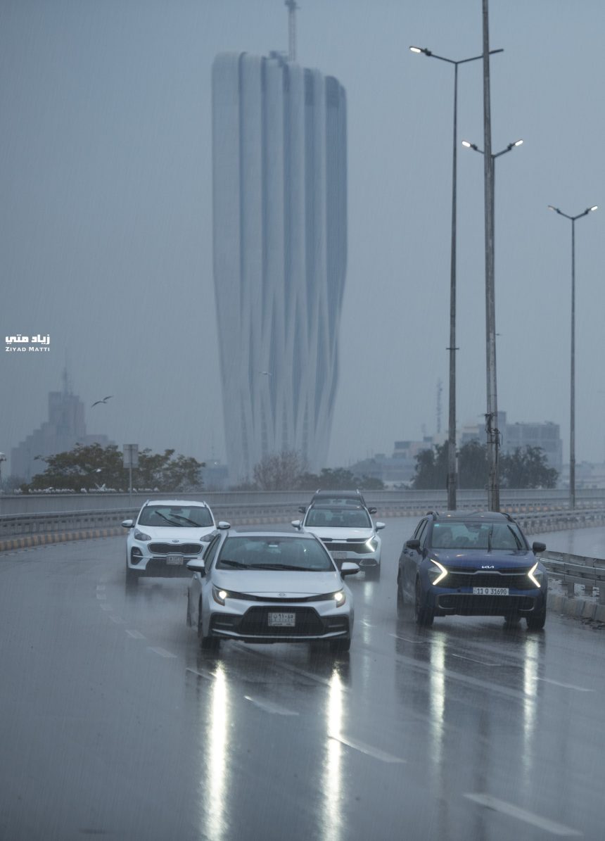 تزامناً مع موجة الأمطار.. المرور للسائقين: خففوا السرعة وتجنبوا التجاوزات الخاطئة